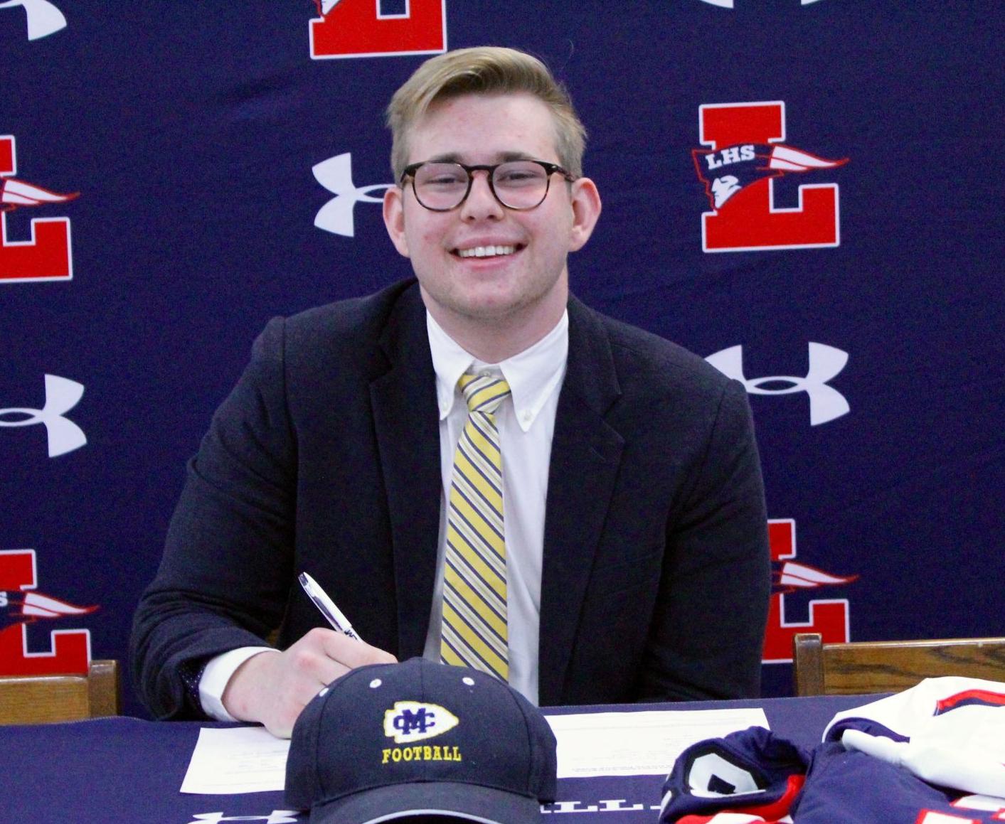Simmons to play football for Choctaws
